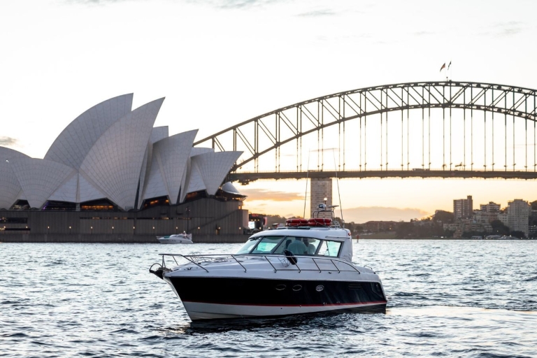 Sydney: privécruise bij zonsondergang met wijn voor maximaal 12 gastenPrivate Luxury Sunset Cruise voor maximaal 12 gasten