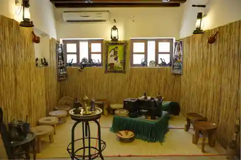 Guided City Walking Tour to Spice and Gold Souk