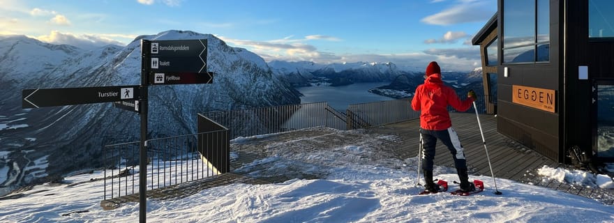 Depuis Åndalsnes : téléphérique et randonnée en raquettes à Nesaksla