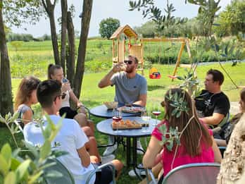 Lazise: Wijnproeverij met Charcuterie en Kaasplankje