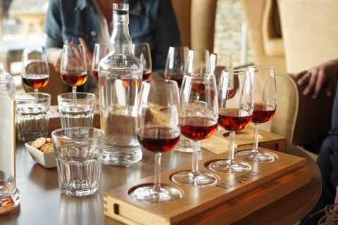 Von Porto aus: Private Douro-Weinbautour, Kreuzfahrt und Mittagessen