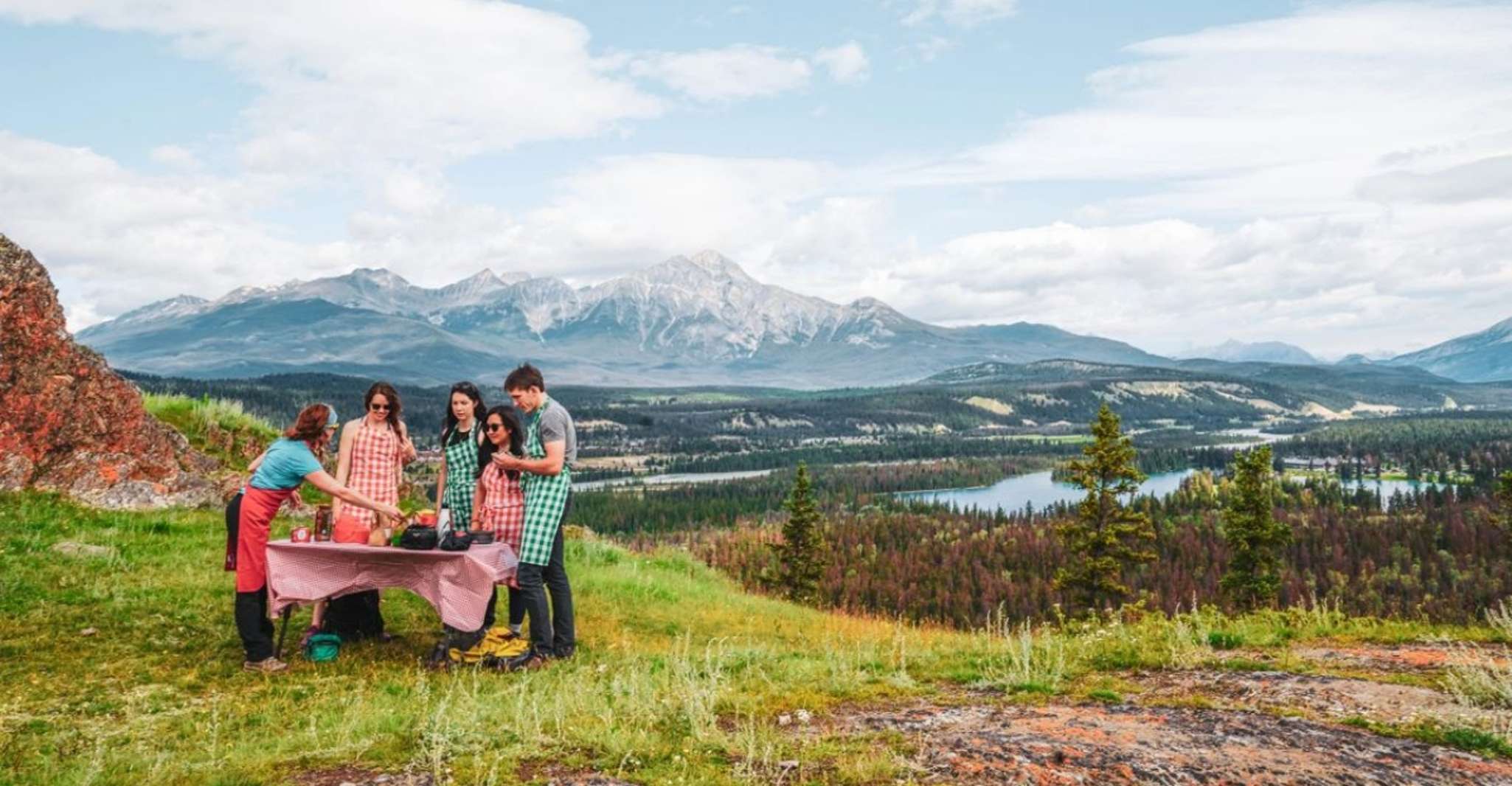 Jasper, Mountain Hike and Backcountry Cooking Class and Meal yakınlarında yapılacak şeyler - Hizvo
