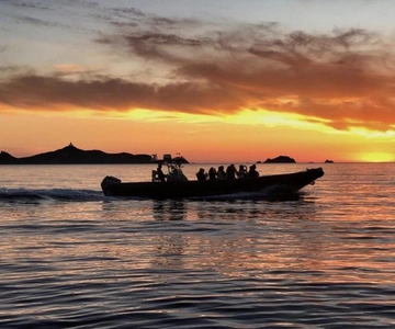 Ajaccio/Porticcio: Sanguinaires Islands Sunset Tour&Aperitif