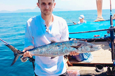 Ko Lanta: Esclusiva gita di pesca privata in barca a coda lungaAvventura di pesca privata di mezza giornata