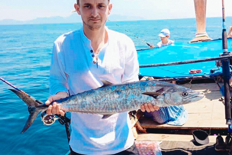 Ko Lanta: Esclusiva gita di pesca privata in barca a coda lungaAvventura di pesca privata di mezza giornata