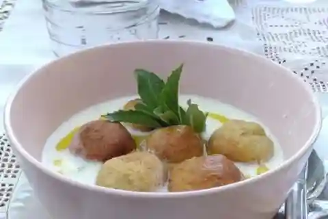 Gjirokastër: Traditioneller albanischer vegetarischer Kochkurs