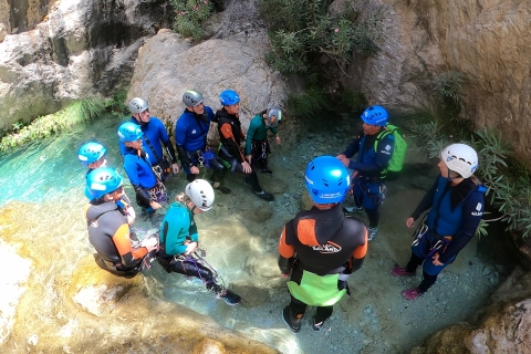 Von Granada aus: Rio Verde Canyoning Tour mit Mittagessen