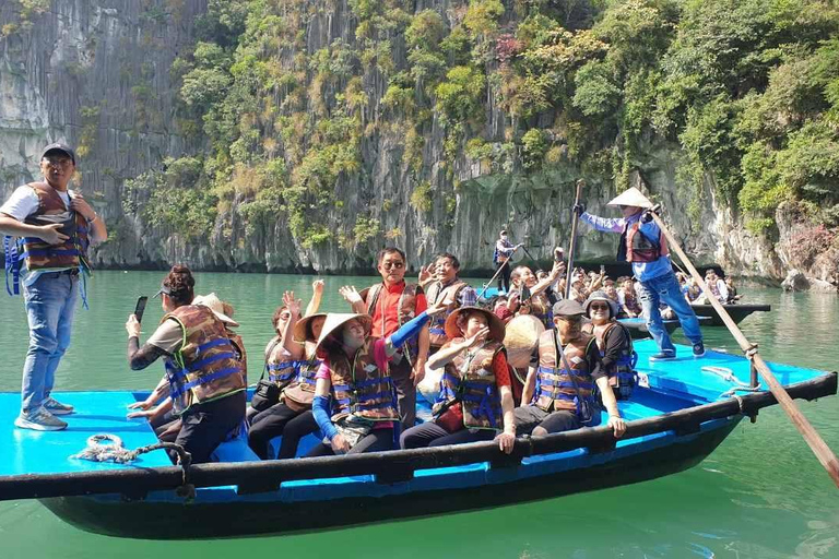 Ha Long 1 dag kleine groep & kajakHa Long bay hafl day vertrekt vanuit de haven van Tuan Chau.