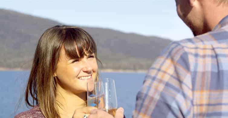 Coles Bay: Wineglass Bay Adults-Only Cruise with Lunch