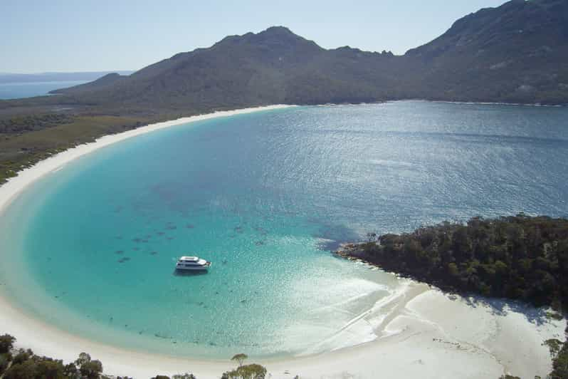 Coles Bay: Wineglass Bay Adults-Only Cruise with Lunch | GetYourGuide