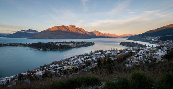 Queenstown: 4-hr Scenic Tour, Wine Tasting & Cheese Platters