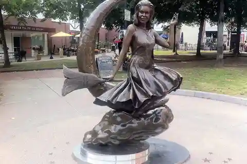 Salem: Hocus Pocus Movies and More Tour
