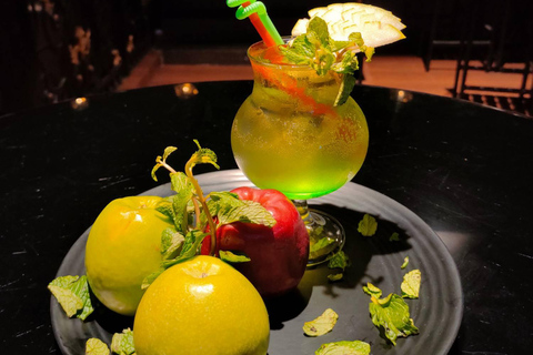 Experiencia guiada de pubs en Delhi: camina, bebe y repiteExperiencia guiada por los pubs de Delhi: camina, bebe y repite