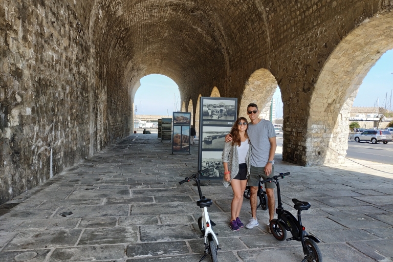 Heraklion: tour privado en bicicleta ecológica por la ciudad-degustación de comida-degustación de vinosHeraklion: recorrido turístico en bicicleta eléctrica con comida y vino
