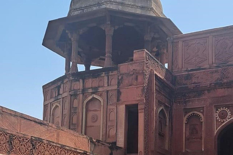 From Delhi: Taj Mahal Day Trip by AC Car with 5-Star Lunch All-Inclusive Tour: AC Car, Guide, 5-Star Meal & Tickets