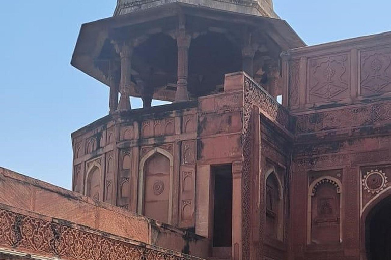 From Delhi: Taj Mahal Day Trip by AC Car with 5-Star Lunch All-Inclusive Tour: AC Car, Guide, 5-Star Meal & Tickets
