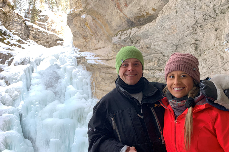 Desde Banff Paseo guiado sobre hielo por el Cañón Johnston