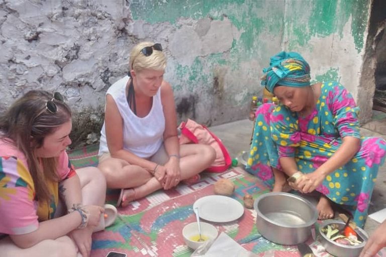 Zanzibar: visita al ristorante The Rock e a Kuza CavePranzo con lezione di cucina