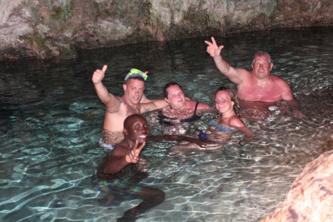 Zanzibar: visita al ristorante The Rock e a Kuza CavePranzo con lezione di cucina