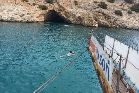 Naxos: Full Day Rina Cave & Ano Koufonissi Cruise with Lunch