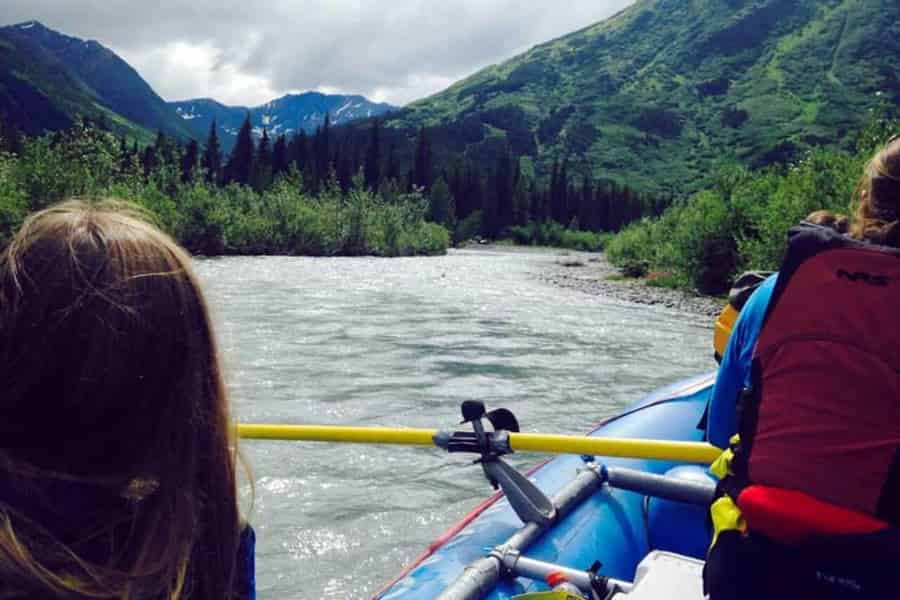 Hope: Entspannte Flussfahrt am Turnagain-Pass. Foto: GetYourGuide