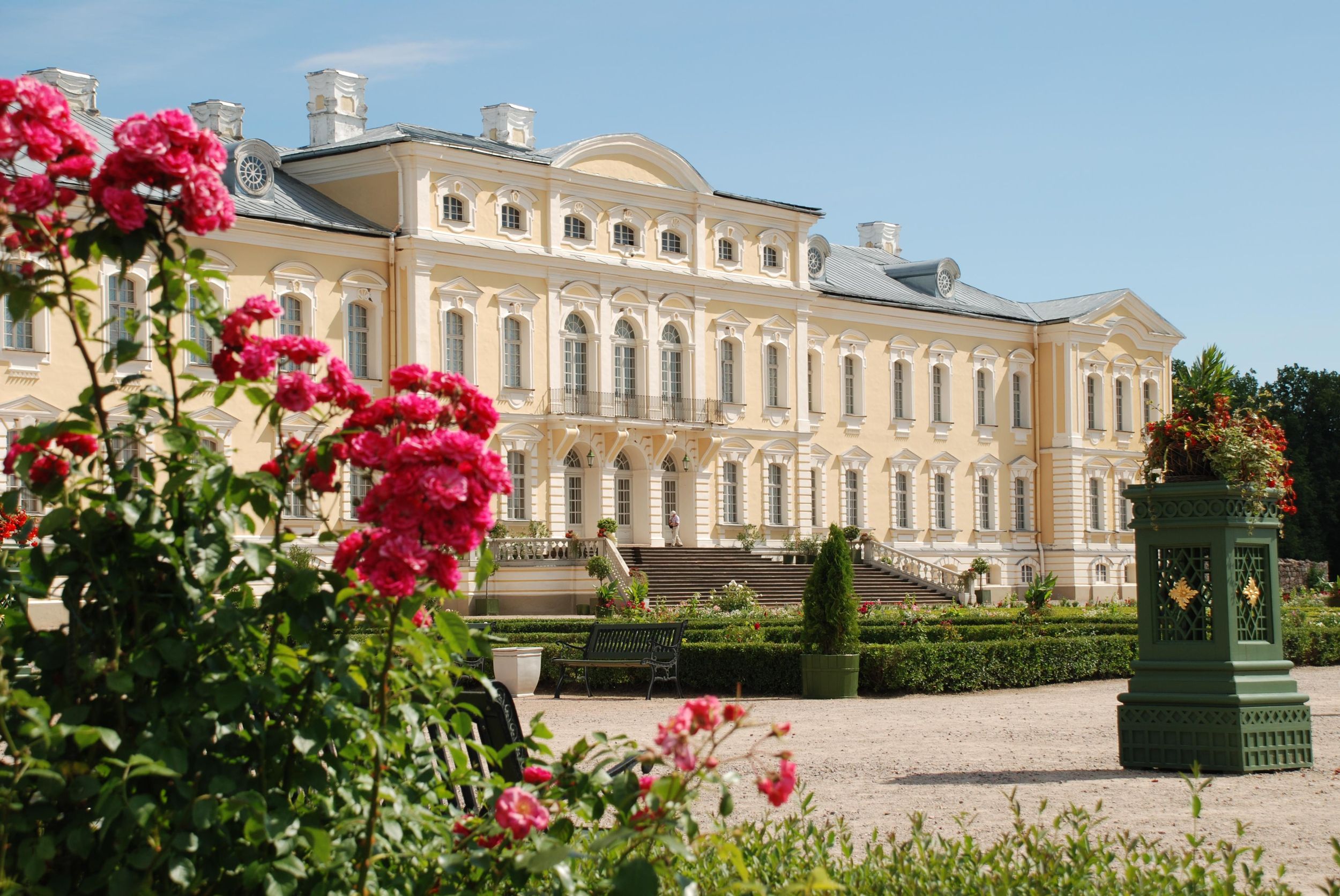 Ab Riga: Schloss Rundāle, Burg Bauske & Sumpf-Spaziergang in Ķemeri