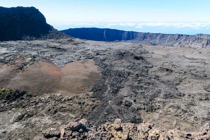 Réunion Piton de la Fournaise vulkaan off trail Hike GetYourGuide