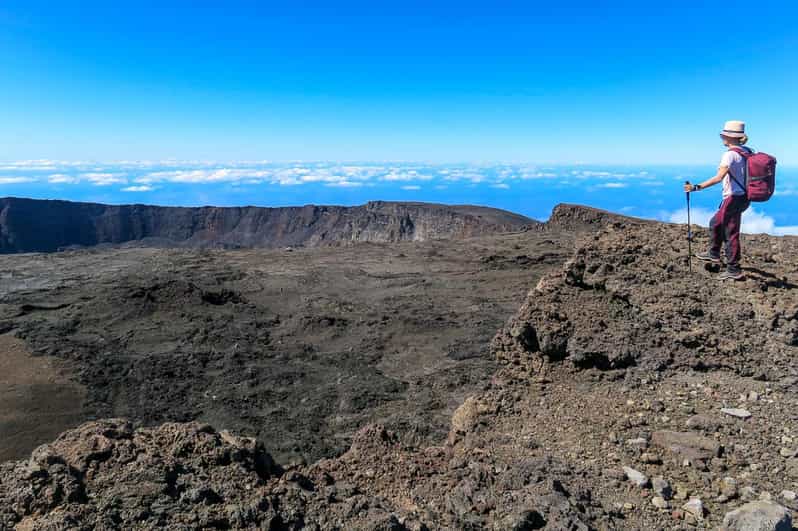 Réunion Piton de la Fournaise vulkaan off trail Hike GetYourGuide