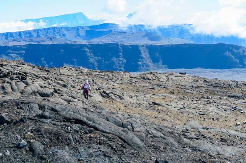 Réunion Piton de la Fournaise vulkaan off trail Hike GetYourGuide