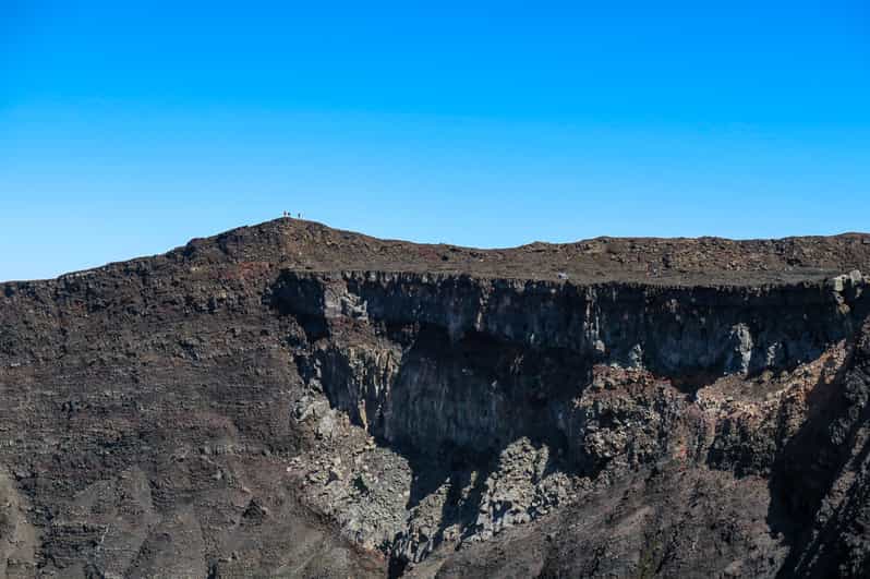 Réunion Piton de la Fournaise vulkaan off trail Hike GetYourGuide