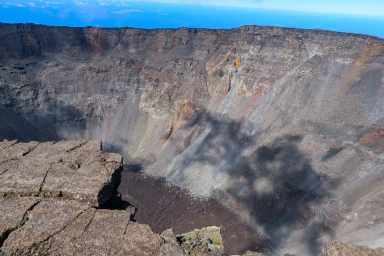 Réunion : randonnée au volcan du Piton de la FournaiseVisite de groupe en français | Réunion : volcan hors piste hebdomadaire