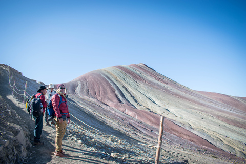 Cusco: Passeio pela Montanha do Arco-Íris e Caminhada pelo Vale Vermelho (opcional)Cusco: Rainbow Mountain Tour e caminhada no Red Valley (opcional)