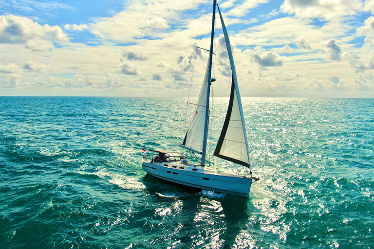 Maddalena Archipelago: Island-Hopping Sailing Tour and Lunch 14 m Standard Yacht departure from Palau