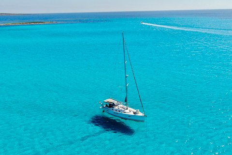 Maddalena Archipelago: Island-Hopping Sailing Tour and Lunch 14 m Standard Yacht departure from Palau