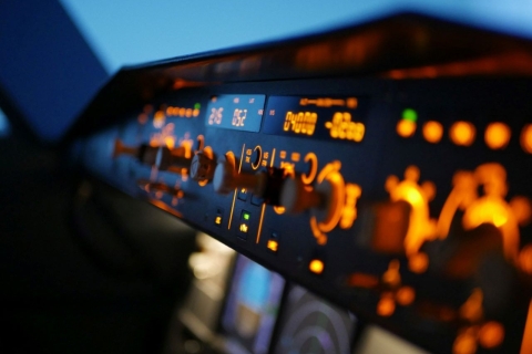 Dusseldorf: 1-Hour Airbus A320 Flight Simulator Private Tour