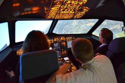 Düsseldorf: tour privado de 1 hora en el simulador de vuelo del Airbus A320