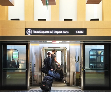 Toronto: Express Train Transfer to/from Pearson Airport