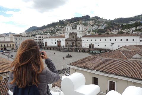 Quito: tour privato della città e visita al Museo Intiñam con trasferimento
