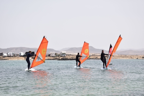 Von Corralejo aus: Windsurfing-Kurs in kleiner Gruppe in El Cotillo