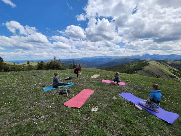 Jasper: Private Helicopter Tour with Mountain Top Yoga