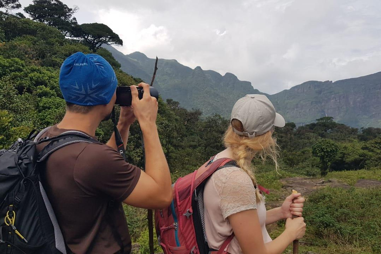 纳克尔斯峰探险和希洛亚村露营 2 日游