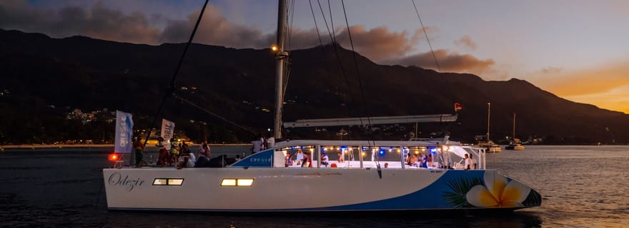 Au départ de Mahé : croisière au coucher du soleil aux Seychelles avec transferts depuis l'hôtel