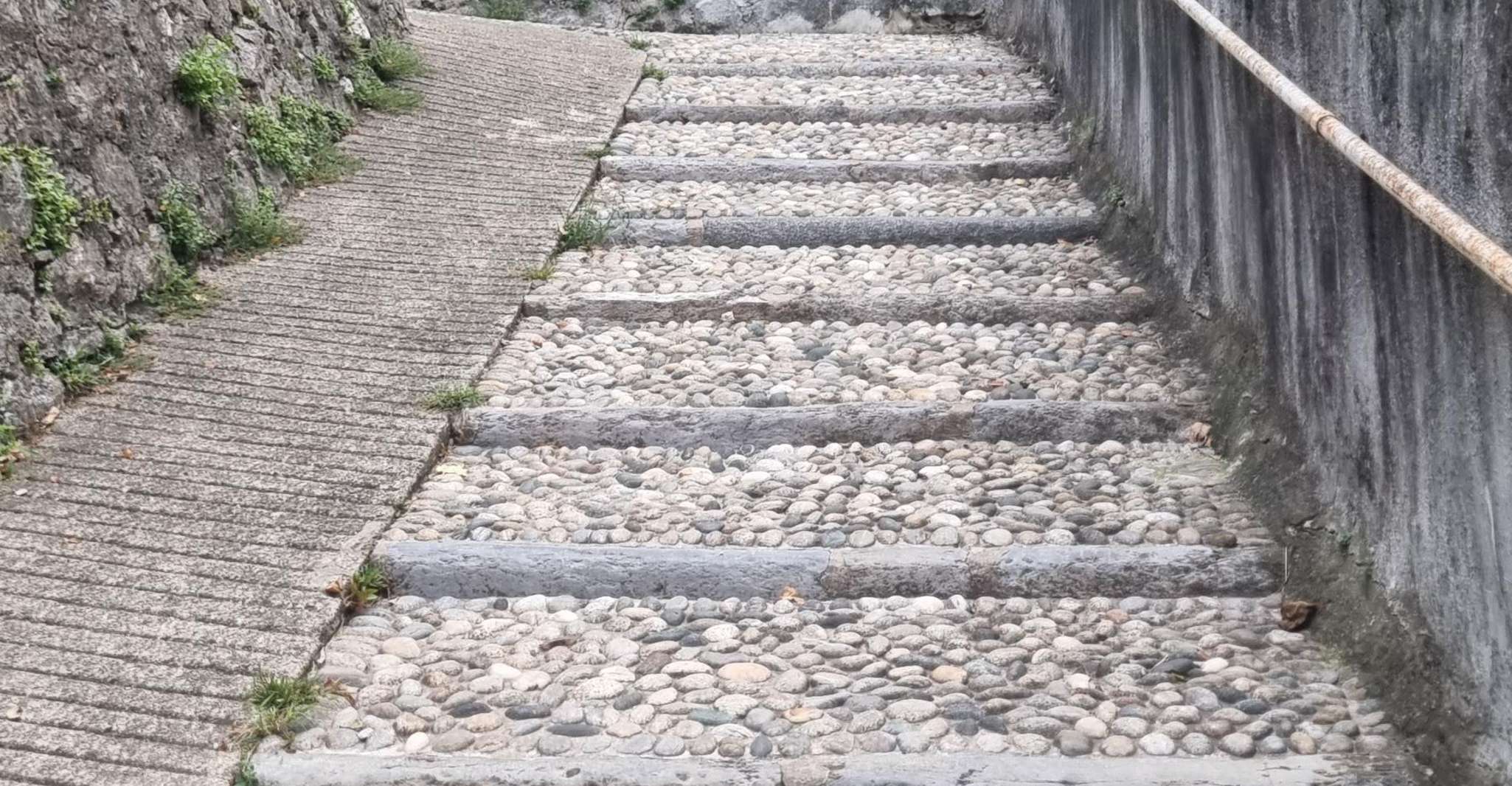 From Como to Brunate, panoramic hiking - Housity