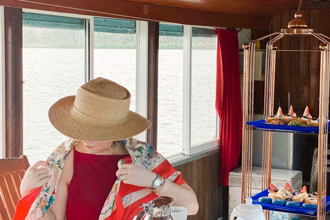 Hue : Croisière romantique au coucher du soleil sur la rivière des Parfums avec pause thé