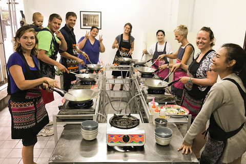 Bangkok: lezione di cucina tailandese e tour del mercato di Onnuch