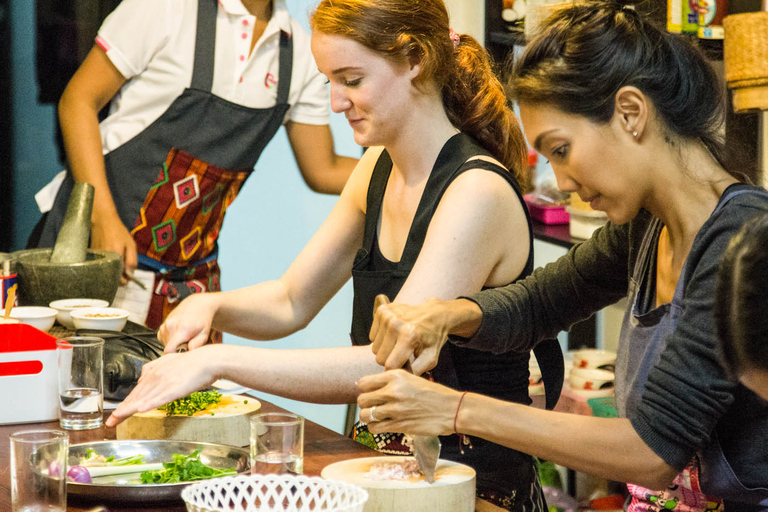 Bangkok: aula de culinária tailandesa e excursão ao mercado Onnuch