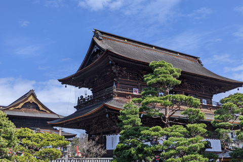 Nagano: tour del Tempio Zenkoji e esperienza da samuraiNagano: tour del tempio Zenkoji ed esperienza samurai