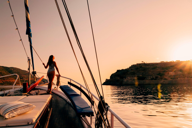 Desde Heraklion: tour privado de Agios Nikolaos y SpinalongaTour a bordo de una limusina de 3 asientos o un vehículo todoterreno