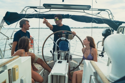 Van Catania: zeilboottocht met snorkelen en aperitiefAvondtour