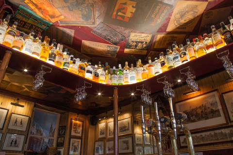 Edinburgh: Guided Whisky Tasting & Walking Tour with Snacks